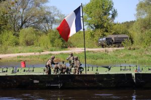 Форсування водної перешкоди: розвідка берега, переправа та розширення плацдарму